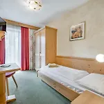 Almrausch מלון 3*