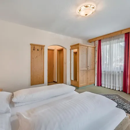 ホテル Almrausch ノイシュティフト・イム・シュトゥーバイタール