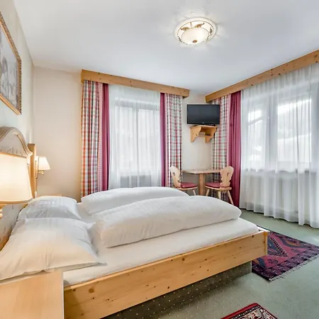 Almrausch 3* ノイシュティフト・イム・シュトゥーバイタール