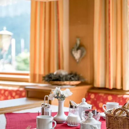 Almrausch ノイシュティフト・イム・シュトゥーバイタール